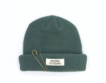 Load image into Gallery viewer, Alpine Green Waffle-Knit Toque with Pin
